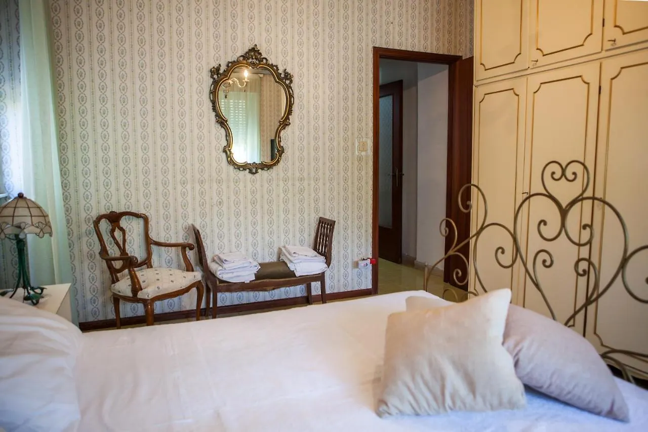 Un Tuffo Nella Baia Di Capomulini Bed and Breakfast Acireale