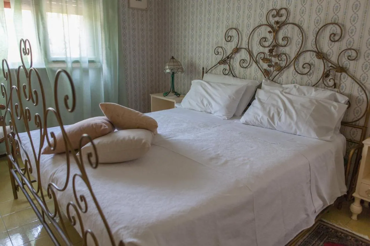 Un Tuffo Nella Baia Di Capomulini Bed and Breakfast Acireale